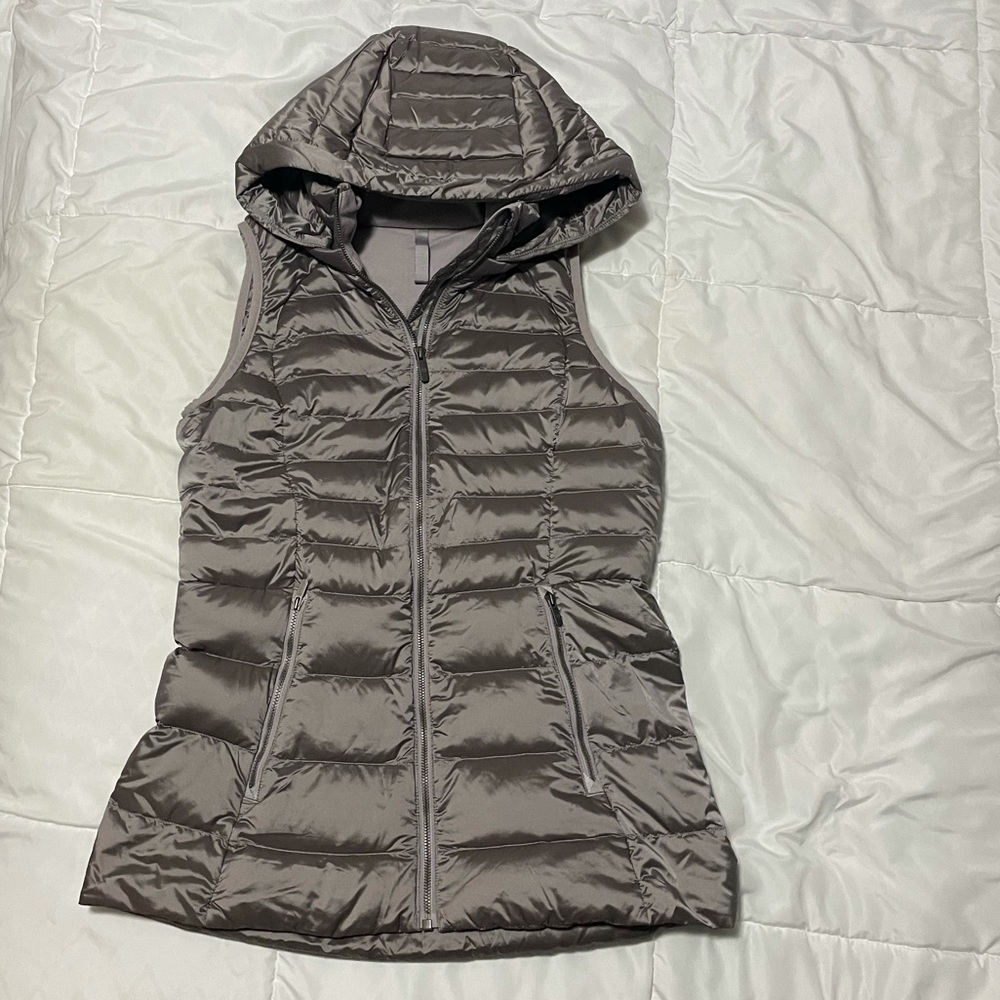 Lululemon Down Vest w (detachable) hood!